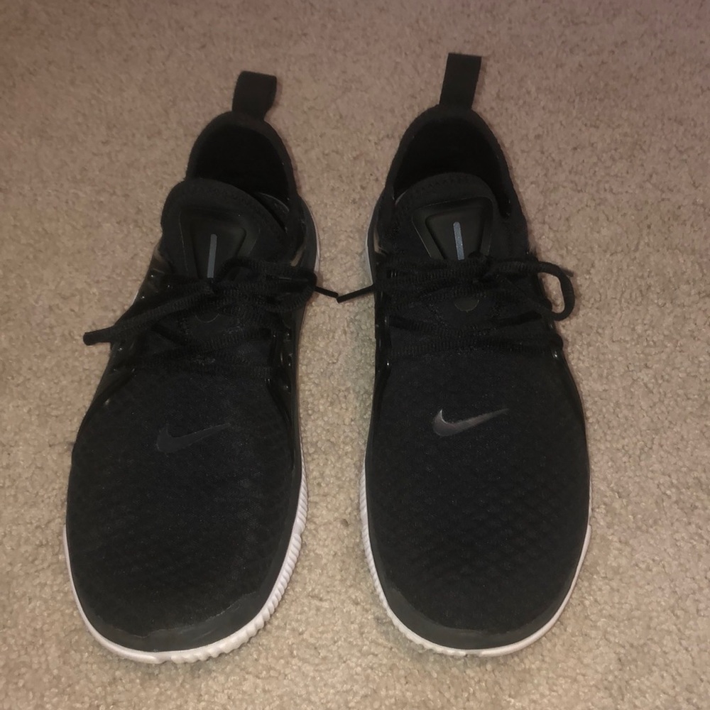 NIKE ACALME BLACK SIZE 11.5